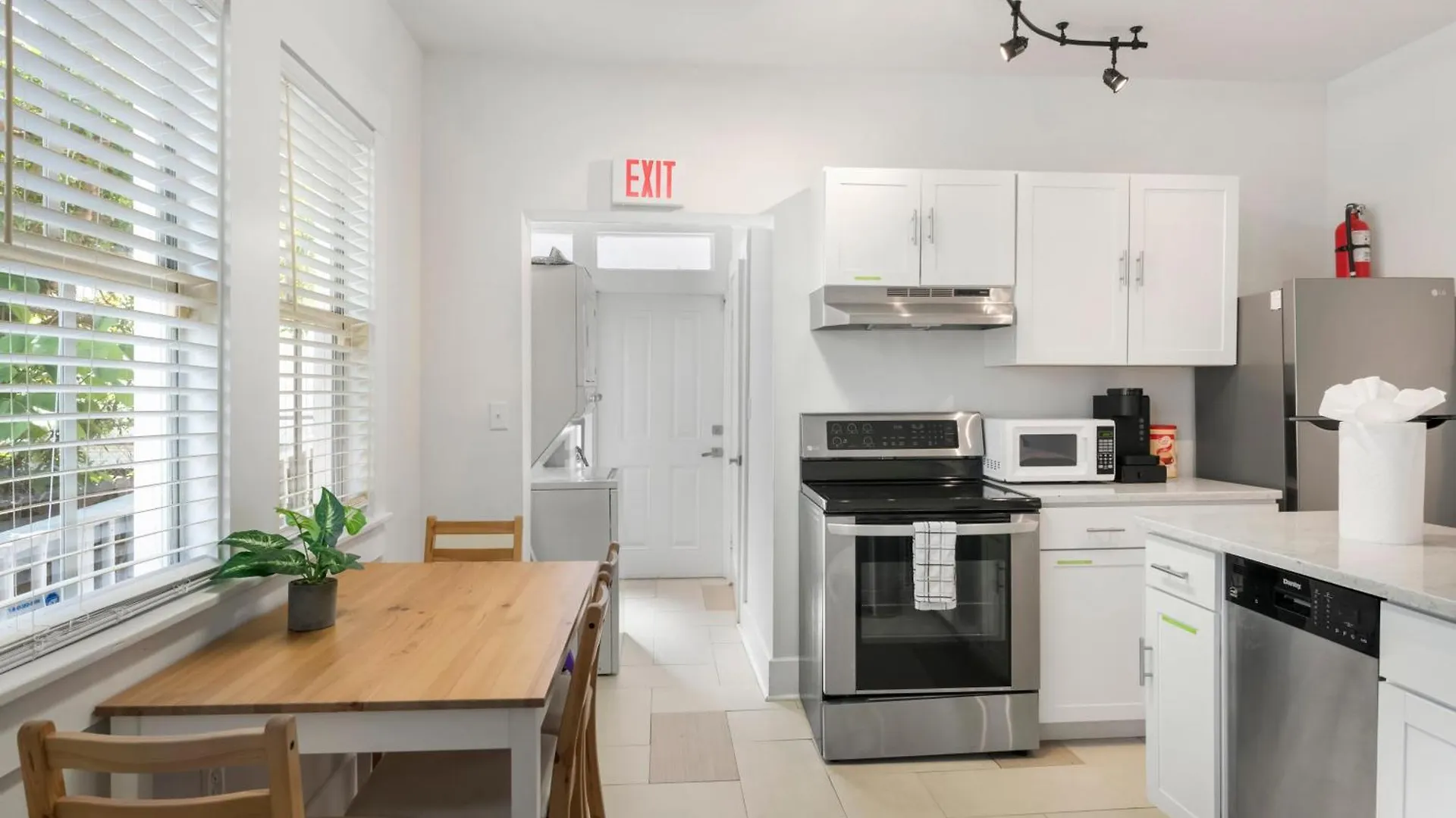 Vakantiehuis Updated 1 Bedroom Home - Steps To 7Th Ave Tampa